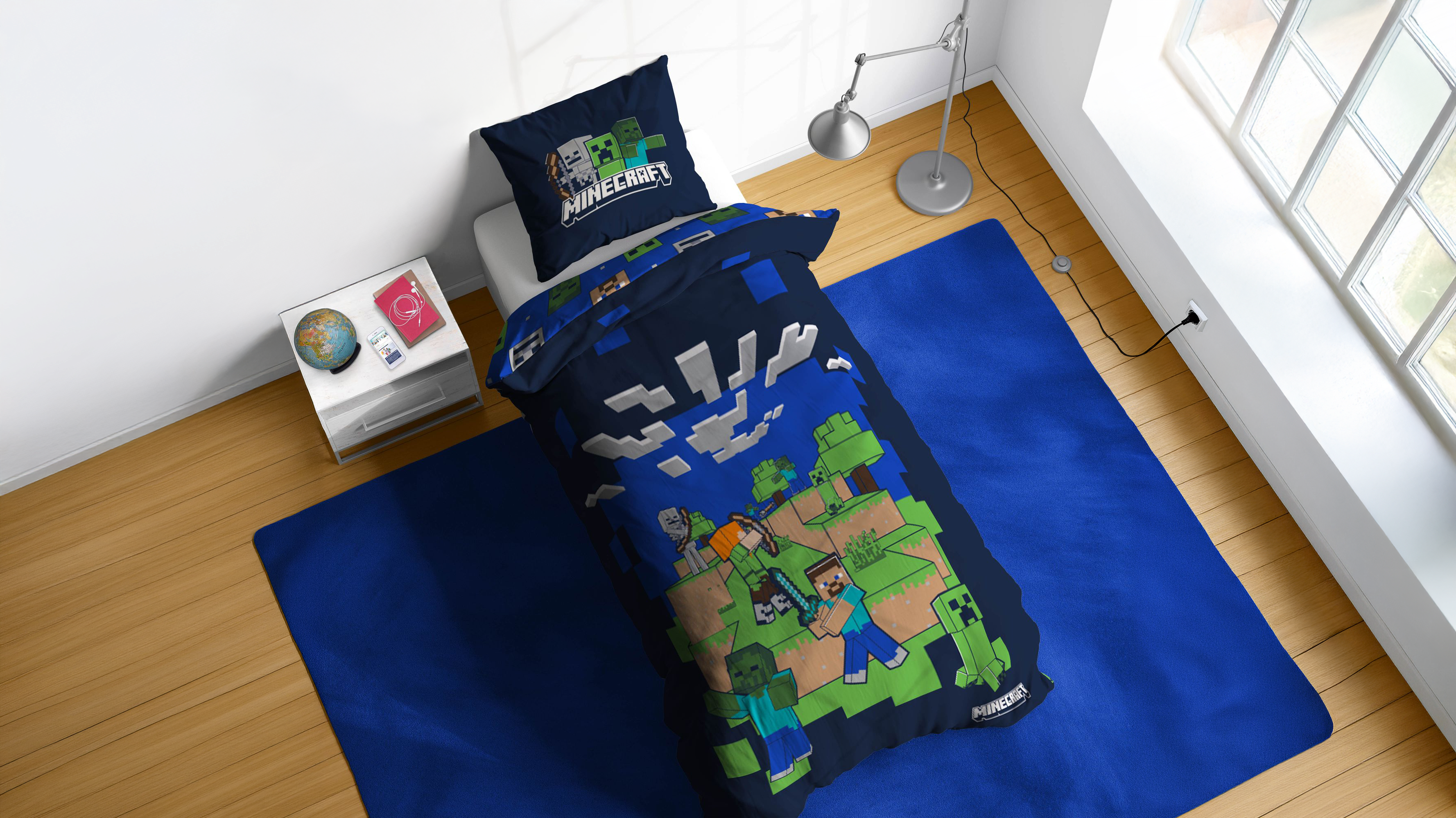Minecraft Bettwäsche-Set auf Einzelbett – dunkelblaues Design mit Steve, Creeper und Spielwelt-Motiv, Lizenzprodukt