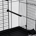 Nahaufnahme einer Sitzstange von Vogelkäfig Ula Schwarz für Wellensittiche & Kanarien mit Zubehör