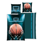 Freigestellte Produktansicht von der Vorderseite und Rückseite von der Herding Bettwäsche Basketball 135 x 200 cm 100% Baumwolle 2-teilig