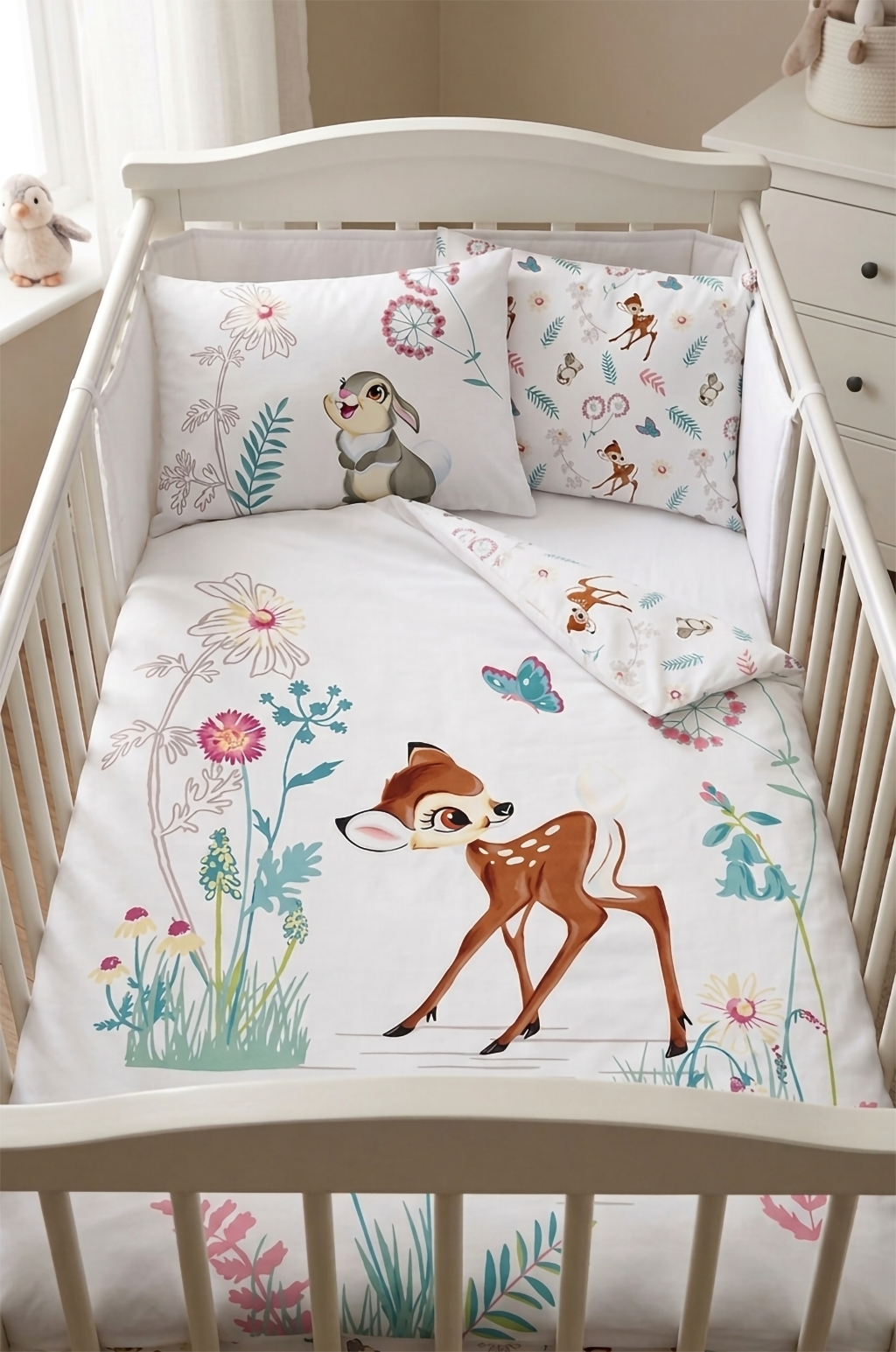 Baby Bettwäsche Disney Bambi 100x135 cm / 40x60 cm, 100% Baumwolle aufgezogen in einem Babybett