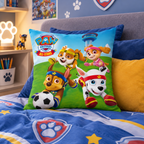 Ambiente Aufnahme vom Paw Patrol Kissen Kuschelkissen Dekokissen 40 x 40 cm in einem Paw Patrol Kinderzimmer.