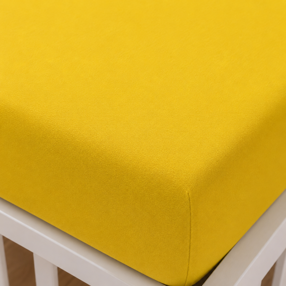 Nahaufnahme einer Ecke vom 2er Set Baby Jersey Spannbetttuch 60x120 cm - 70x140 cm Gelb Baumwolle