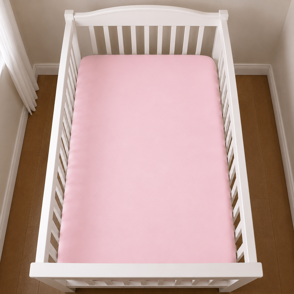 2er Set Baby Jersey Spannbetttuch 60x120 cm - 70x140 cm Rosa Baumwolle aus der Vogelperspektive in einem Babybett dargestellt