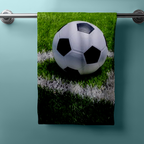 Fußball Duschtuch Badetuch Handtuch Strandtuch 70 x 140 cm Baumwolle an einem Handtuchhalter aufgehangen