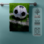 Fußball Duschtuch Badetuch Handtuch Strandtuch 70 x 140 cm Baumwolle an einem Handtuchhalter aufgehangen mit Produkteigenschaften