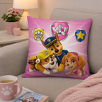 Ambiente Aufnahme von der Vorderseite vom Paw Patrol Kissen Kuschelkissen Dekokissen 40 x 40 cm