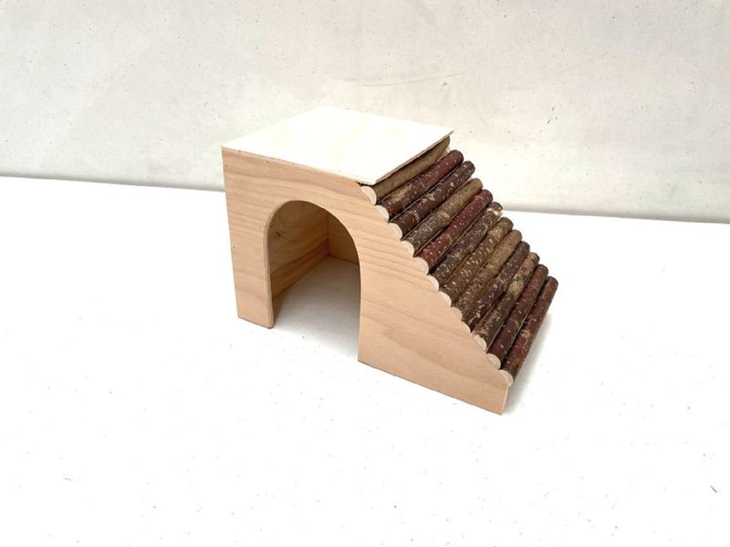 Hazelnut house for guinea pigs 33cm 