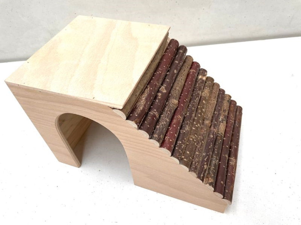 Hazelnut house for guinea pigs 33cm 