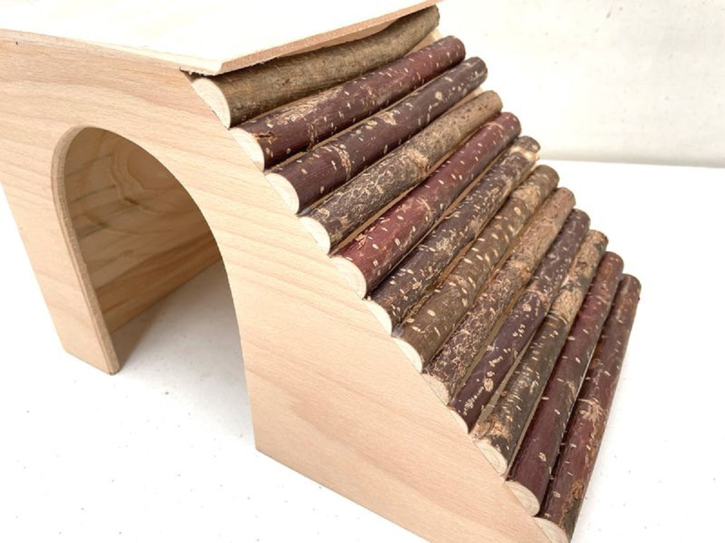 Hazelnut house for guinea pigs 33cm 