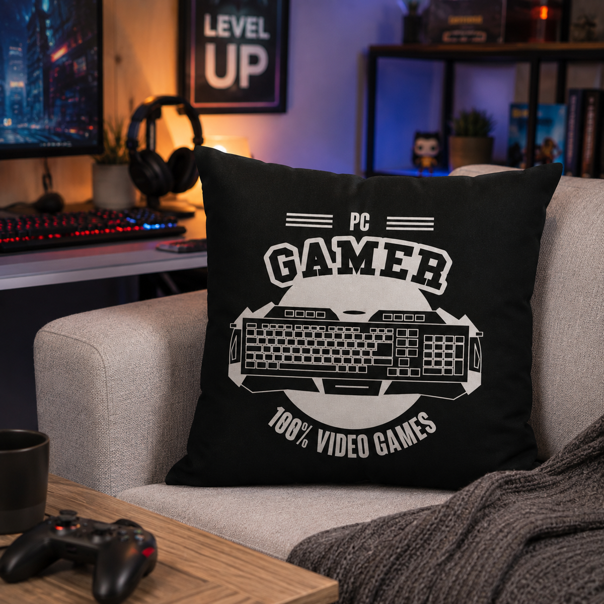 Ambiente Aufnahme von der Vorderseite vom Kissen Kuschelkissen Dekokissen Gamer 40 x 40 cm auf einer Couch