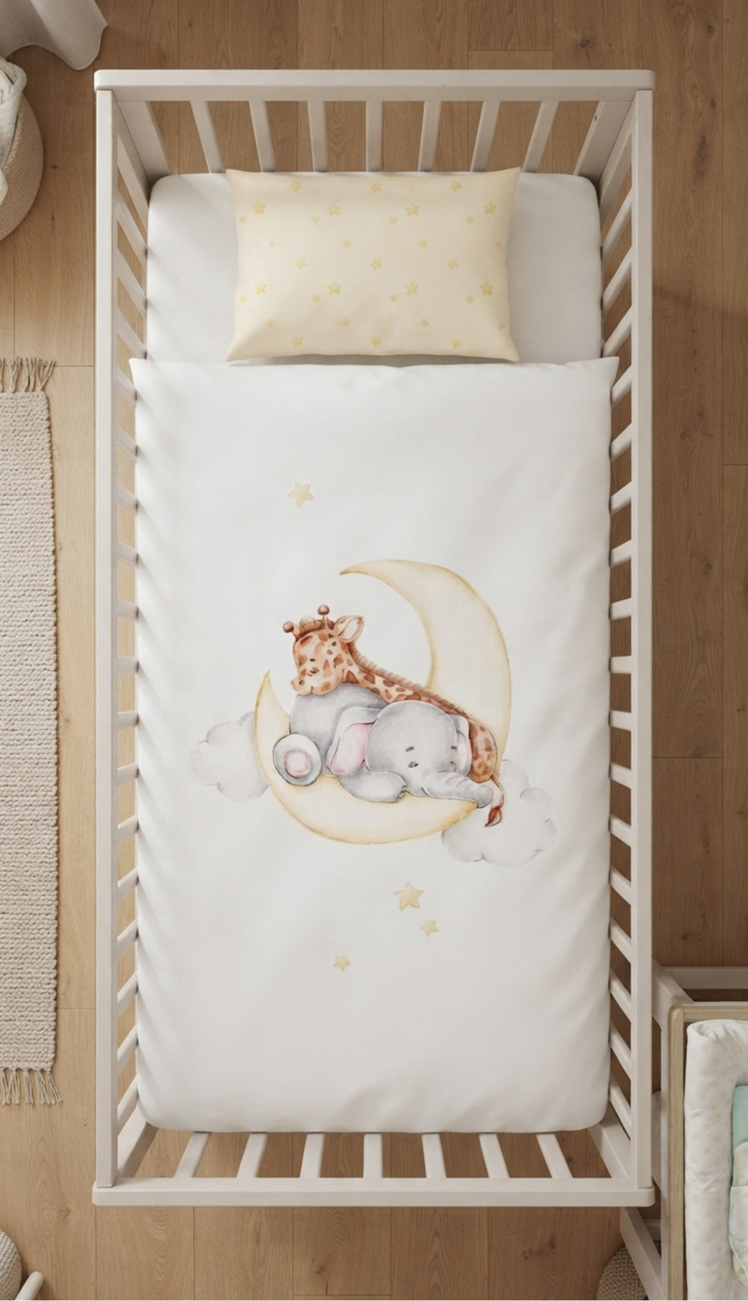 Ansicht von oben auf die Vorderseite vom Babybettwäsche Set Sleeping on The Moon 100x135 cm / 100% Baumwolle