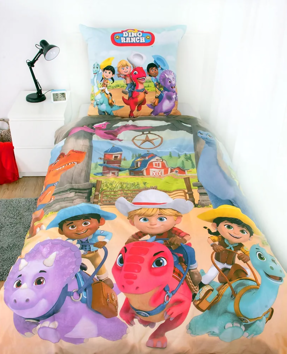 Ambiente Aufnahme vom Dino Ranch Wende Bettwäsche Set 2tlg 135 x 200 cm 80 x 80 cm Baumwolle in einem Bett