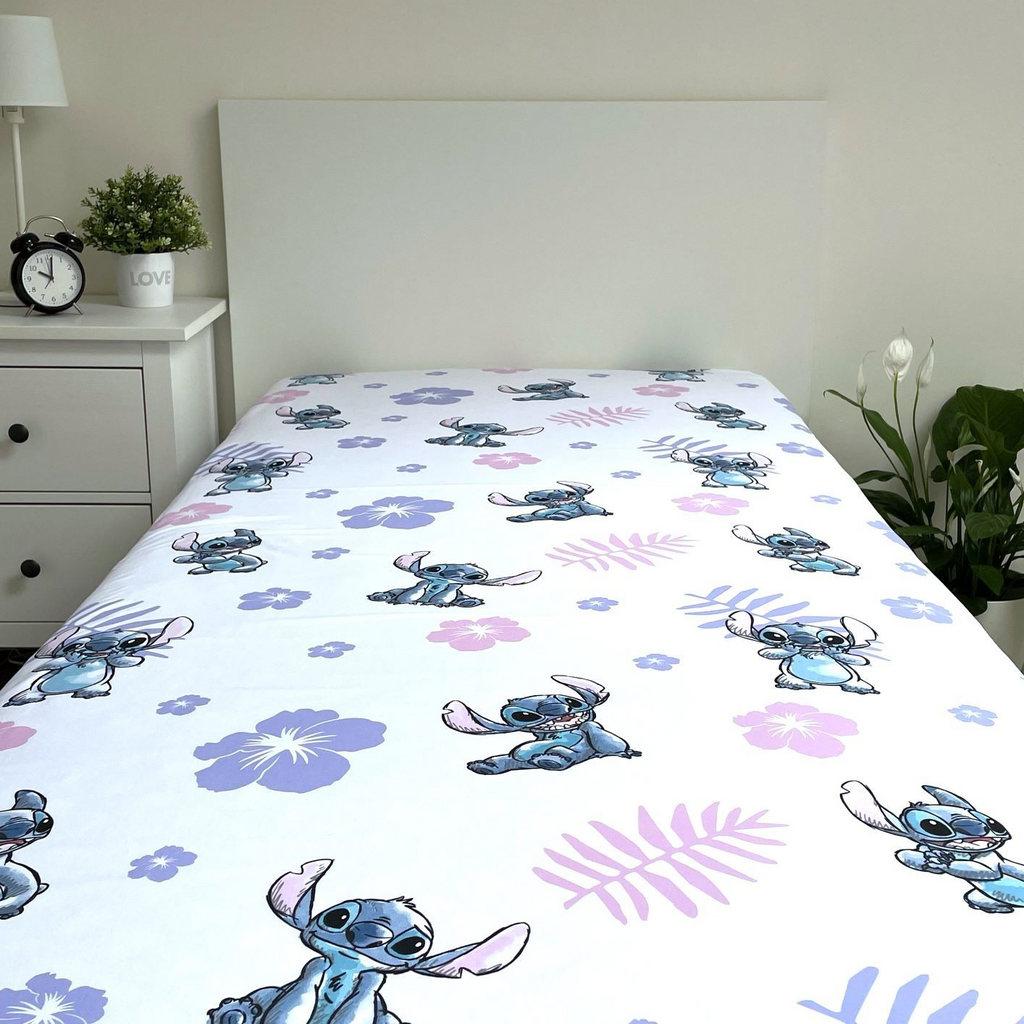 Lilo und Stitch Spannbetttuch Spannbettlaken Bettlaken 90 X 200 cm aufgezogen auf einer Matratze Nahaufnahme