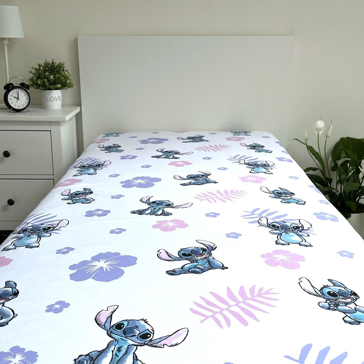 Lilo und Stitch Spannbetttuch Spannbettlaken Bettlaken 90 X 200 cm aufgezogen auf einer Matratze Nahaufnahme