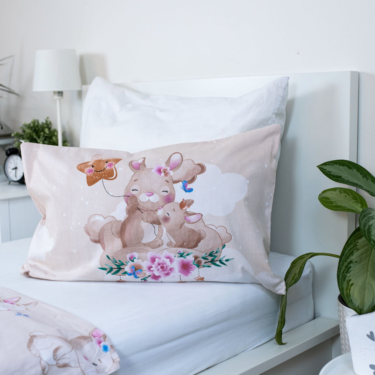 Aufnahme des Kopfkissens vom Bunny Star Hase Baby Bettwäsche-Set 100 x 135 cm 100% Baumwolle