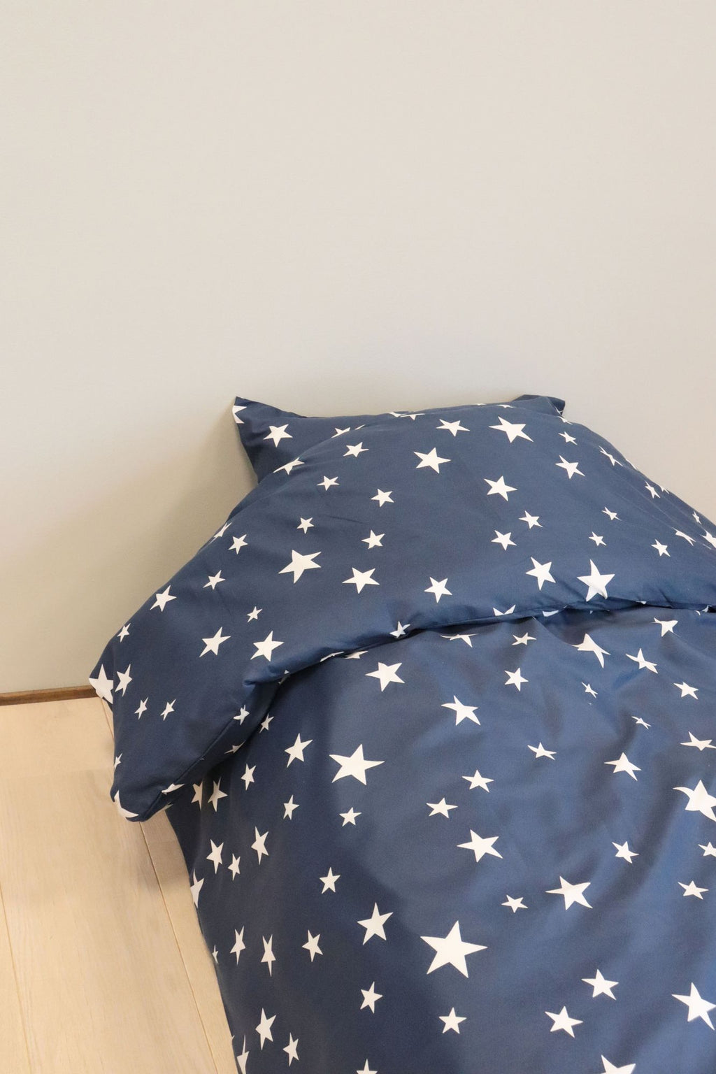 White Stars Reversible Bedding Set 135x200 cm 100% Microfiber