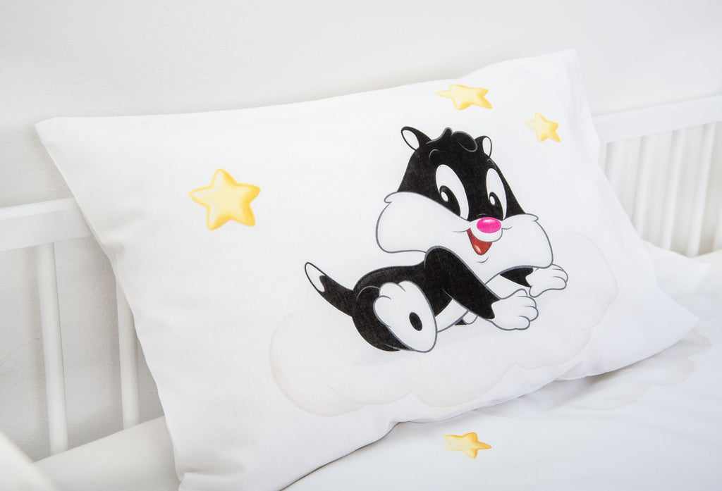 Herding Looney Tunes Baby Bettwäsche 2 tlg 100 x 135 cm 100% Baumwolle Sylvester auf dem Kopfkissen, umgeben von Sternen
