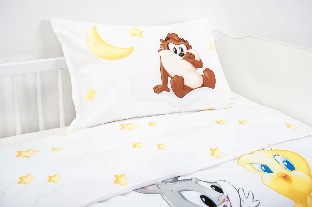 Herding Looney Tunes Baby Bettwäsche 2 tlg 100 x 135 cm 100% Baumwolle Bugs Bunny, Tweety, Sylvester, Taz Kopfkissen, sowie Vorderseite und Rückseite des Bettbezugs