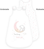 Herding Little Bunny Hase Ganzjahres-Schlafsack für Babys Baumwolle. Das süße Motiv zeigt ein kleines Häschen auf einer Mondsichel mit der Aufschrift „Some bunny loves you“, ergänzt durch ein verspieltes Sternen-Motiv auf der Rückseite.