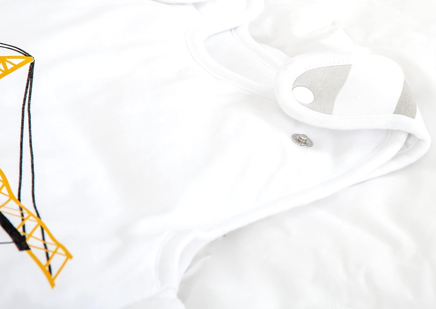 Herding babybest® Baustelle Ganzjahres-Schlafsack für Babys Baumwolle Nahaufnahme der geöffneten Druckknöpfe.