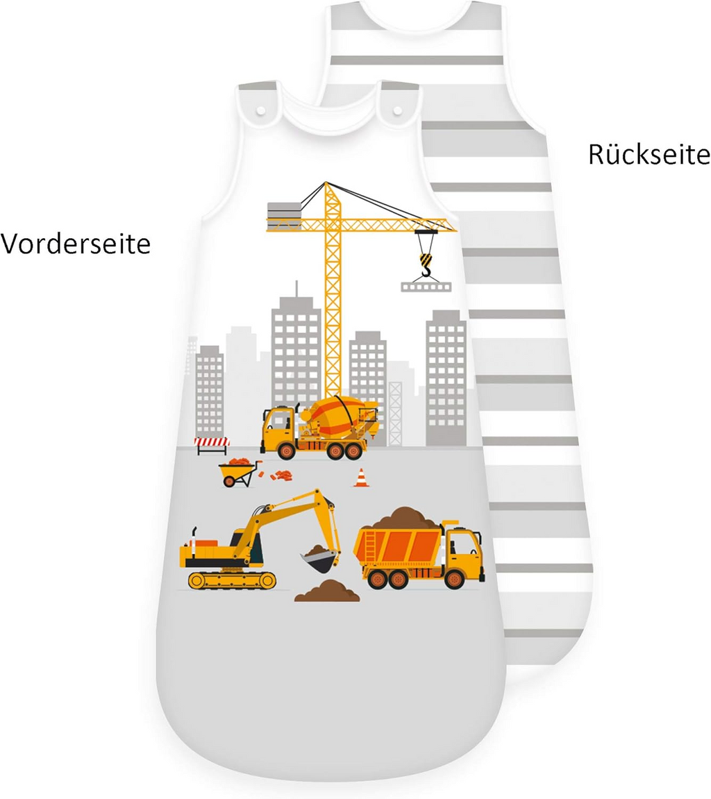 Herding babybest® Baustelle Ganzjahres-Schlafsack für Babys Baumwolle Vorderseite und Rückseite. Motiv mit Kran, Bagger und Betonmischer. Im Hintergrund befinden sich Hochhäuser. Die Rückseite hat Grau-weiße Streifen.