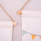 Wandbilder-Set Waldfreunde Tiere 3er-Pack 20 x 30 cm 100% Baumwolle Holzstäbe, Kordel und ein Teil der Wandbilder.