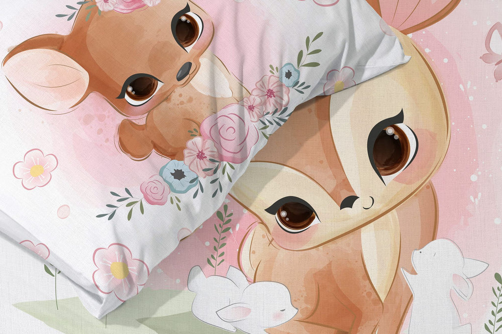 Baby Bettwäsche Set mit rosa Reh 2 tlg. 100x135 cm 100% Baumwolle Nahaufnahme vom Motiv.