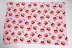 Hello Kitty Wohndecke Flauschdecke Kuscheldecke 110 x 150 cm hingelegt und ausgebreitet.