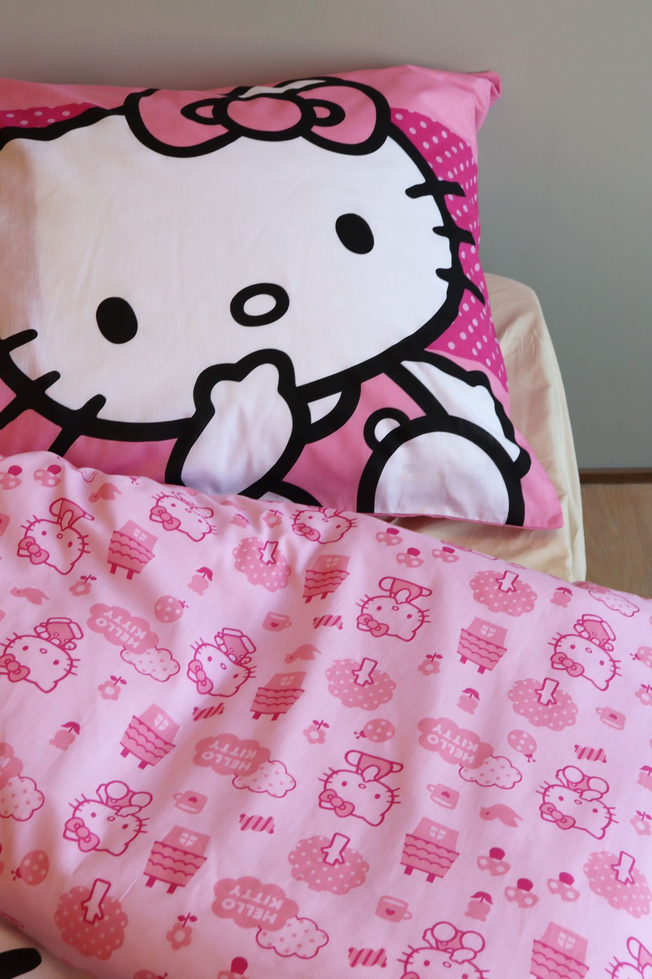 Hello Kitty Rosa Bettwäsche Set 2 tlg 135 x 200 cm 100% Baumwolle ein Teil der Rückseite und Kopfkissen