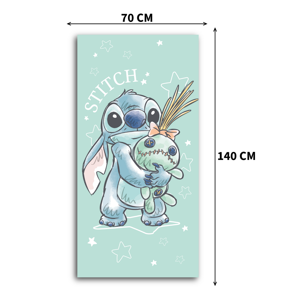 Stitch Kinder-Badetuch mit Maßangaben (70 cm Breite, 140 cm Länge). Das mintgrüne Motiv zeigt Stitch im Skizzen-Stil, der seine Puppe Scrump umarmt, umgeben von Sternen.