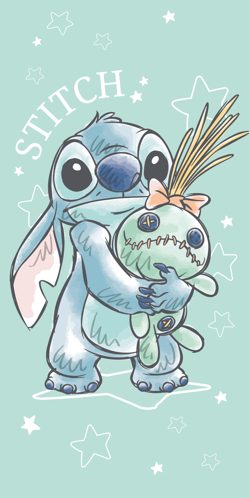 Frontalansicht des Stitch Badetuchs im gezeichneten Stil. Auf mintgrünem Hintergrund hält die beliebte Disney-Figur lächelnd die Puppe Scrump fest im Arm unter dem weißen Schriftzug „Stitch“.