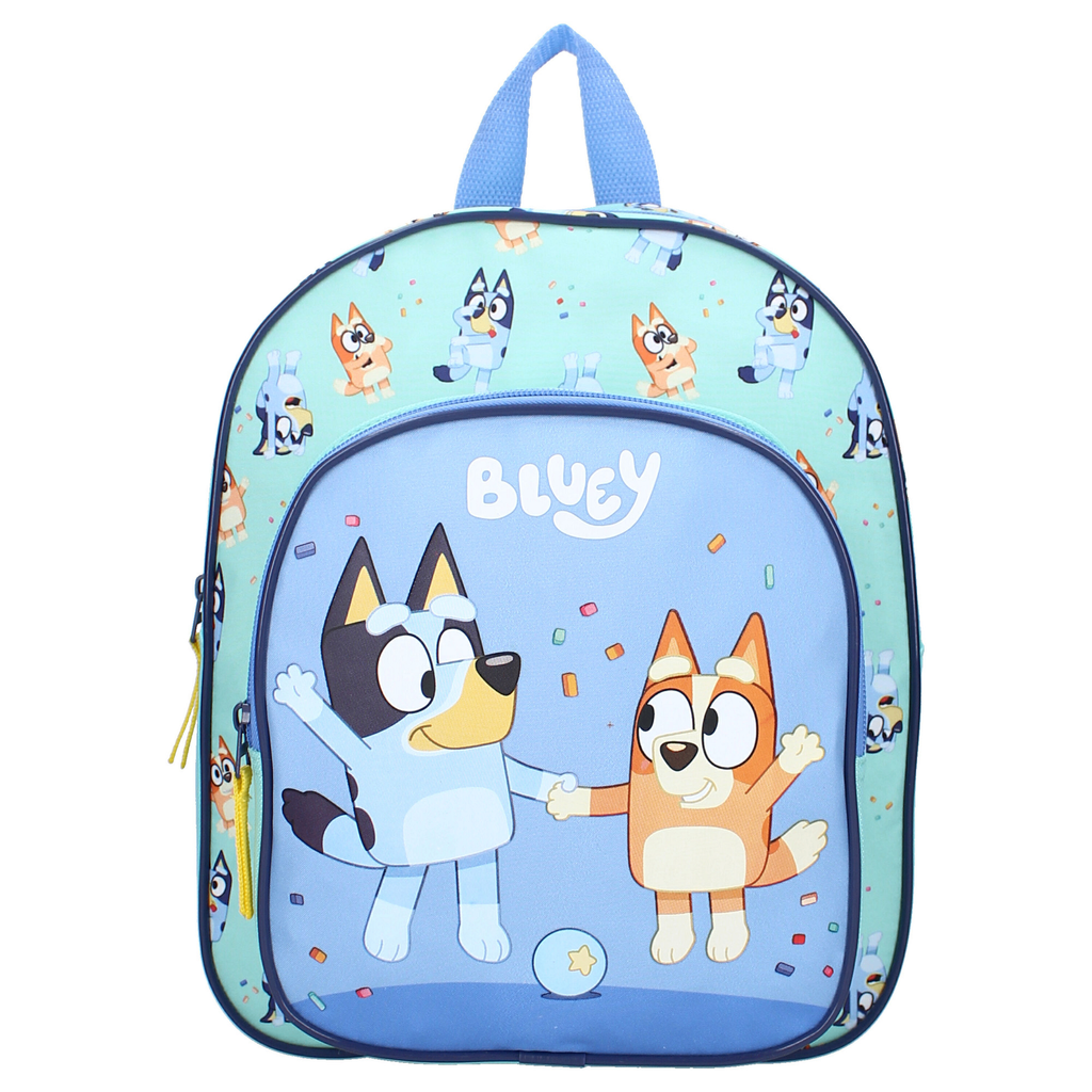 Frontansicht eines hellblauen Bluey‑Rucksacks mit Bluey und Bingo auf der Vordertasche, Konfetti‑Design und blauem Griff.