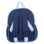 Rückansicht eines dunkelblauen Kinder‑Rucksacks mit hellblauen Trägern, Griff und Mesh‑Seitentaschen. Schlichtes, funktionales Design