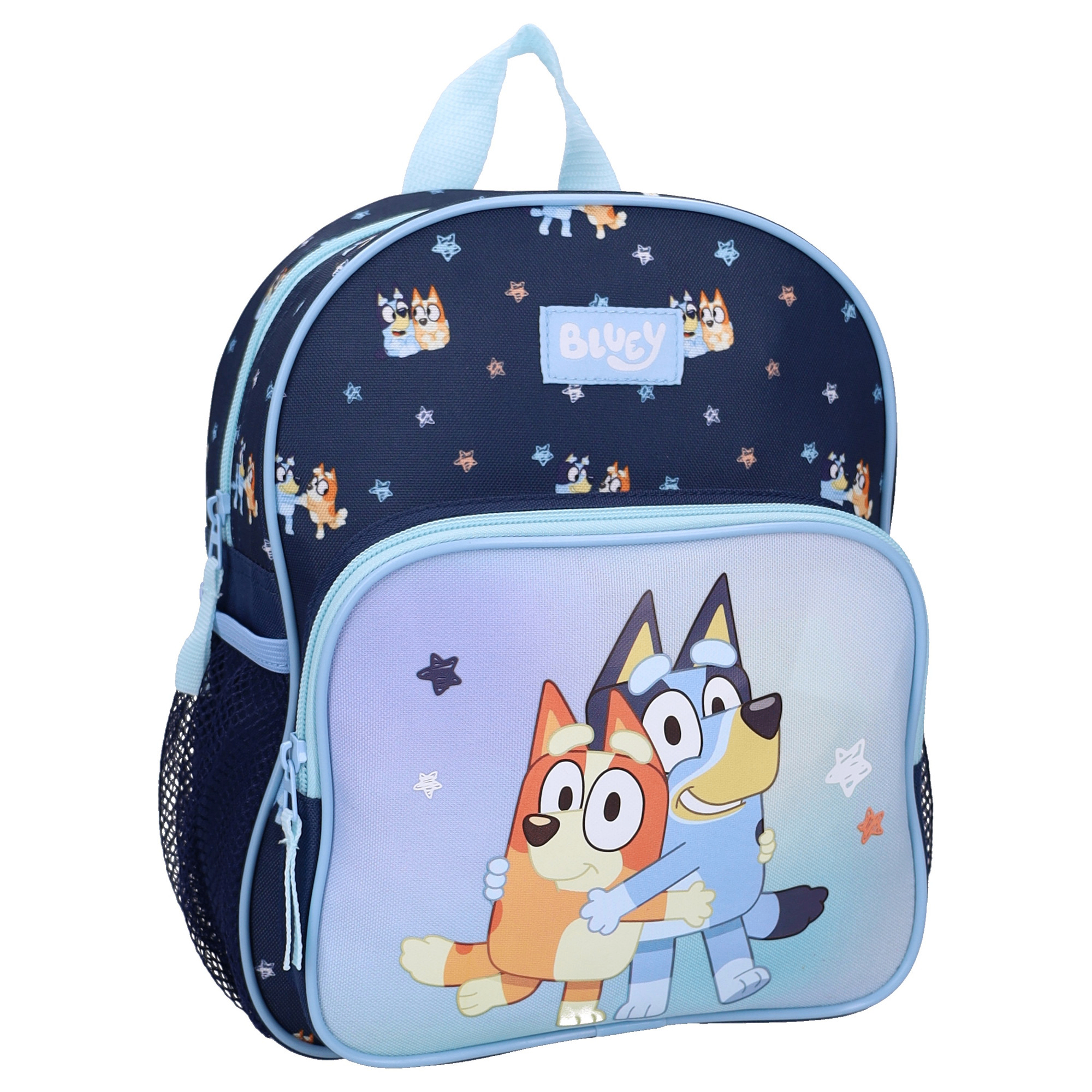 Frontansicht eines türkis‑blauen Bluey‑Rucksacks mit Bluey und Bingo, Sternen, hellblauem Logo‑Patch und hellblauen Zippern.