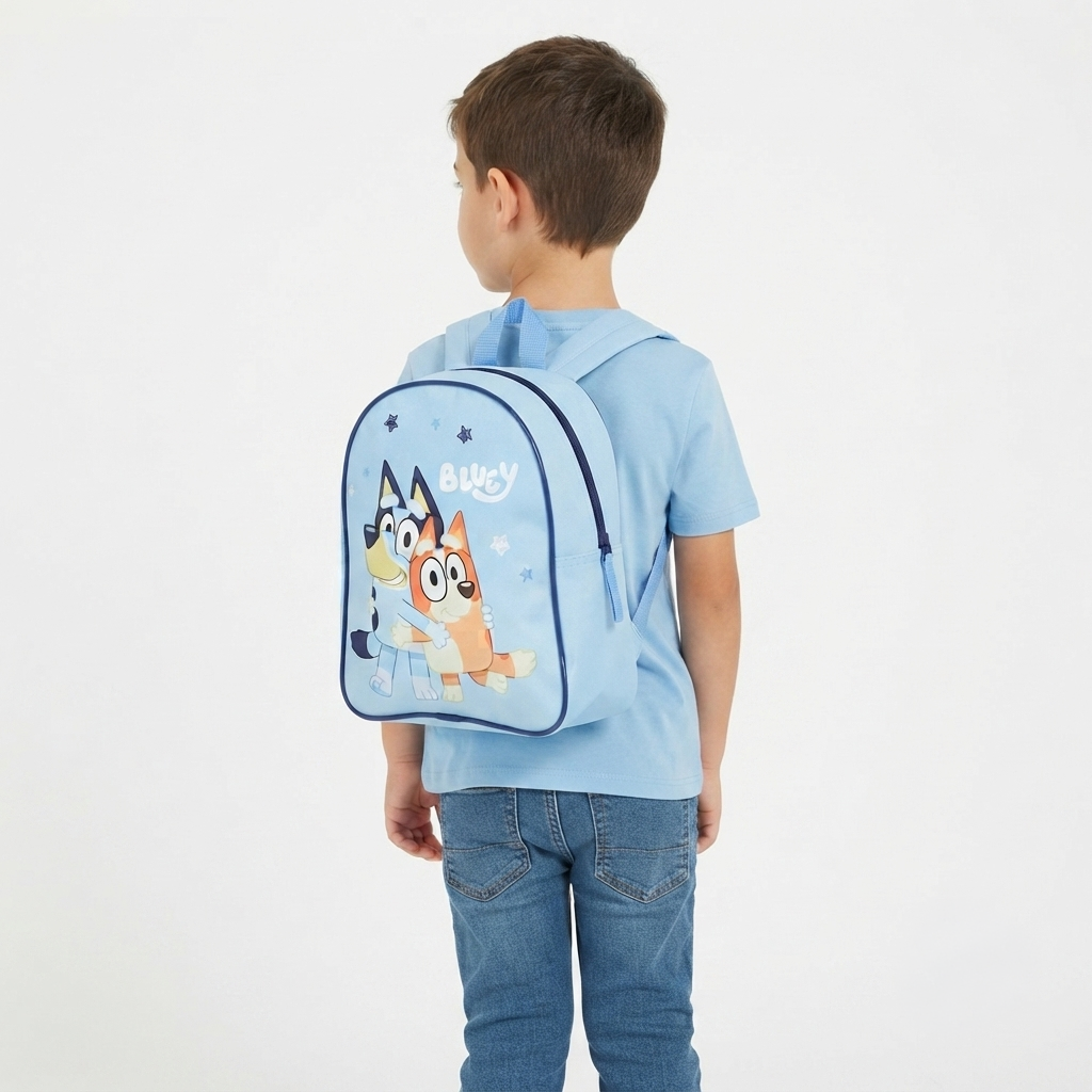 Bluey Rucksack für Kinder Chosen Ones verstellbar Schule & Freizeit auf dem Rücken eines Jungen