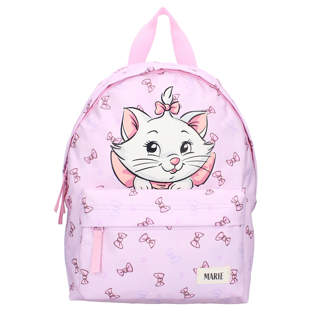 Frontansicht eines rosa Marie‑Rucksacks mit großem Katzenmotiv, Schleifenmuster, Frontfach und pinken Zippern.