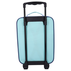 Rückseite des mintblauen Bluey Kinder-Koffers mit dem montierten schwarzen Trolley-Gestell, zwei Rädern am Boden und einem hellblauen Tragegriff oben.