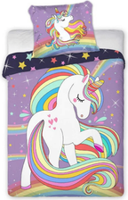 Bettwäsche‑Set mit lila Hintergrund, großem Einhorn mit Regenbogenmähne, Sternen und Herzdetails. Kissen und Decke im gleichen Stil.