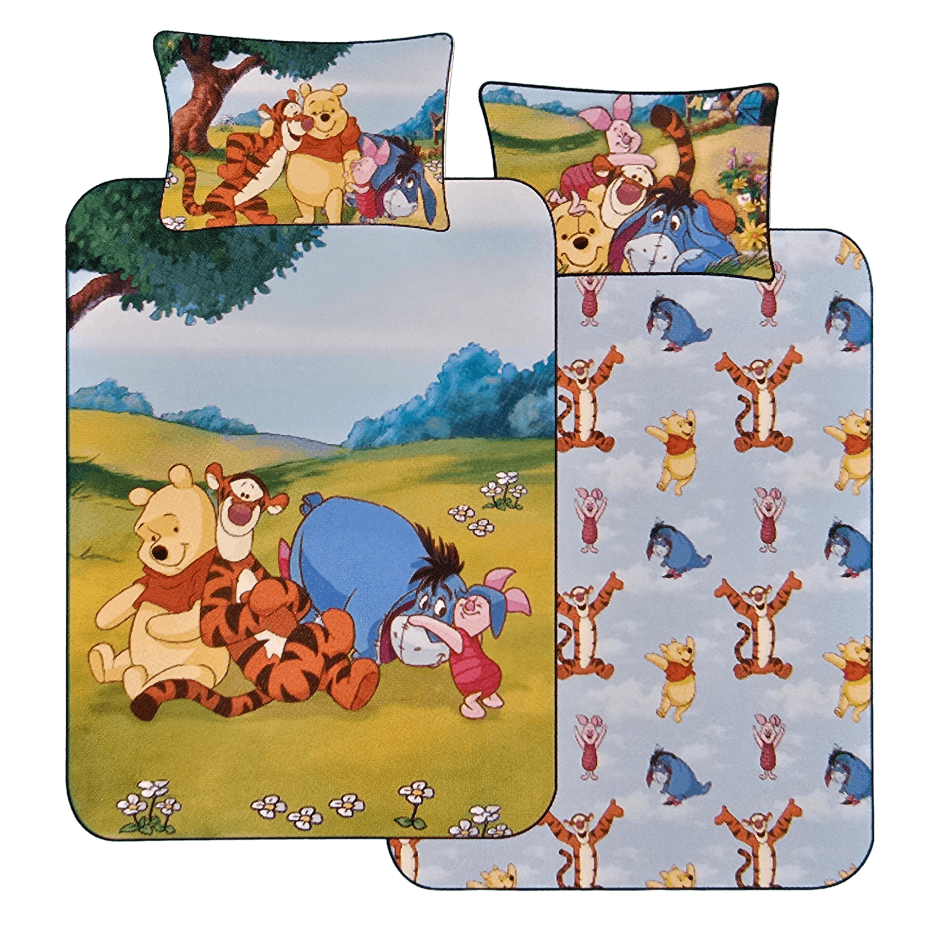 Vorder‑ und Rückseite eines Pooh‑Bettwäsche‑Sets mit Pooh, Tigger, Ferkel und I-Aah auf Wiese sowie Rückseite mit hellem Allover‑Muster.