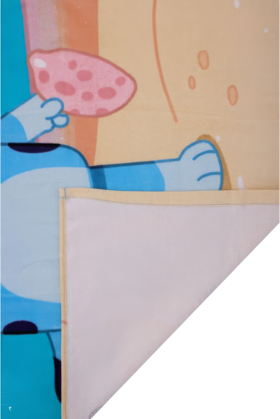 Nahaufnahme eines Stoffstücks mit Bluey‑Motiv, sichtbare Kante und Rückseite. Zeigt Druckqualität, Farben und Materialstruktur.