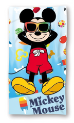 Frontansicht eines sommerlichen Mickey‑Motivs mit Sonnenbrille, roten Shorts, gelben Schuhen und bunten Icons auf hellblauem Hintergrund.
