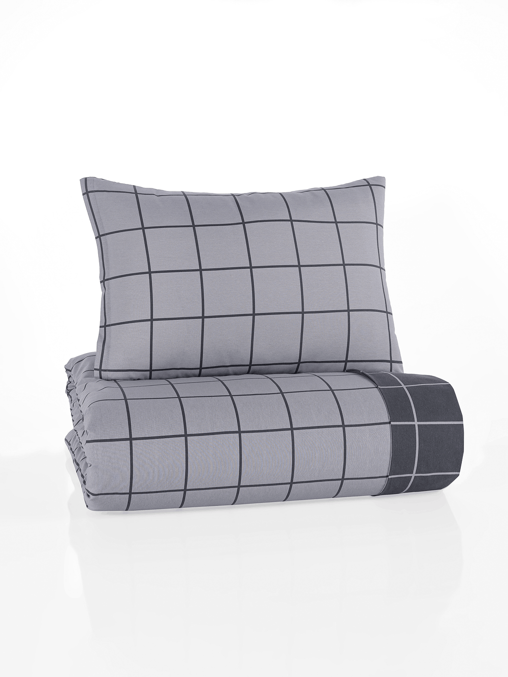 Gefaltetes Bettwäsche‑Set in Hellgrau mit dunkelgrauem Karomuster aus feinen Linien. Kissen und Decke im gleichen modernen Rasterdesign.