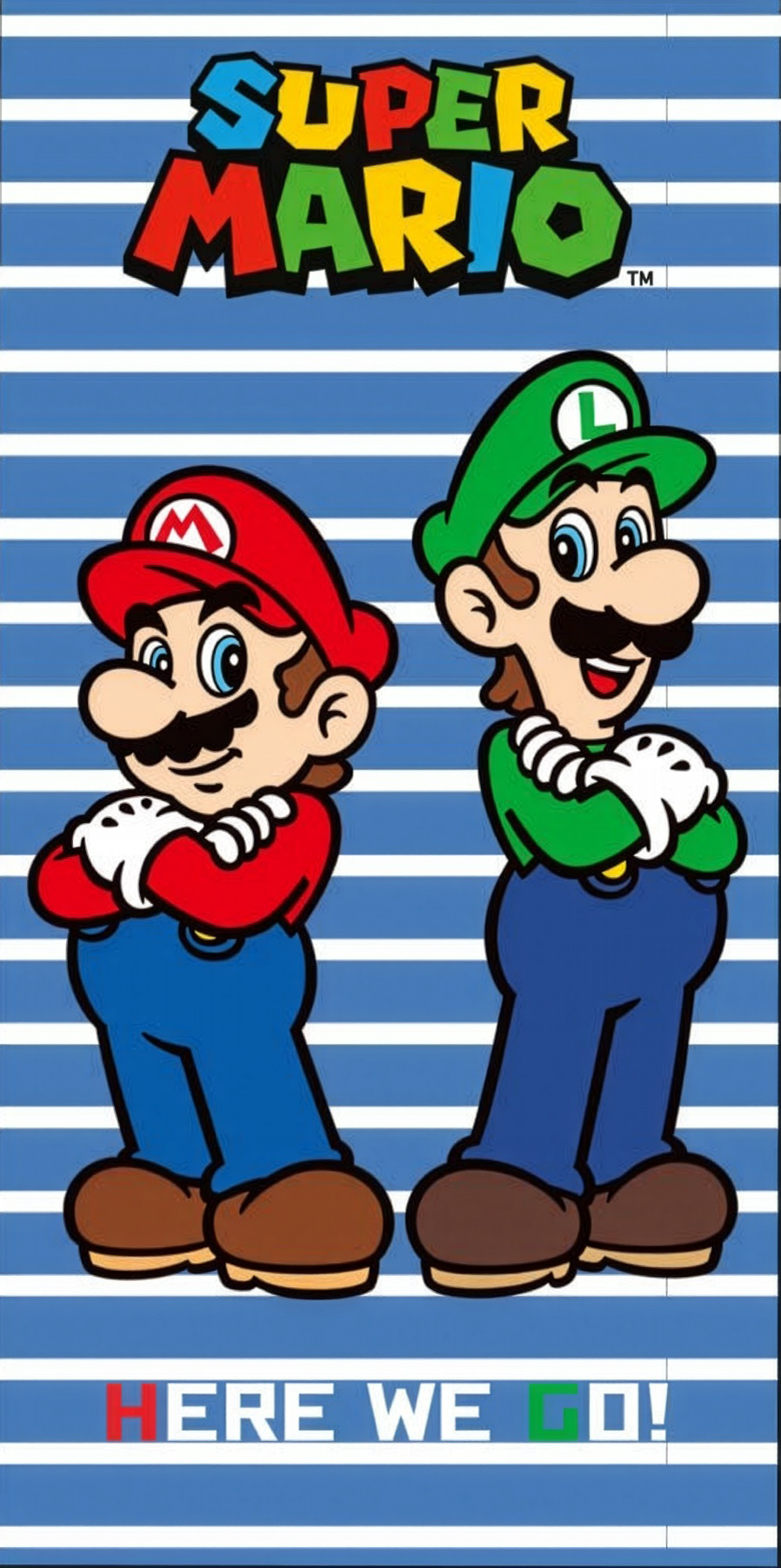 Grafisches Motiv mit Mario und Luigi auf blau‑weißen Streifen. Oben „SUPER MARIO“, unten „HERE WE GO!“ in bunten Farben.
