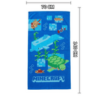 Blaues Minecraft‑Handtuch mit Unterwassermotiven wie Delfin, Schildkröte und Fischen. Unten Minecraft‑Logo. Maße 70×140 cm sichtbar.