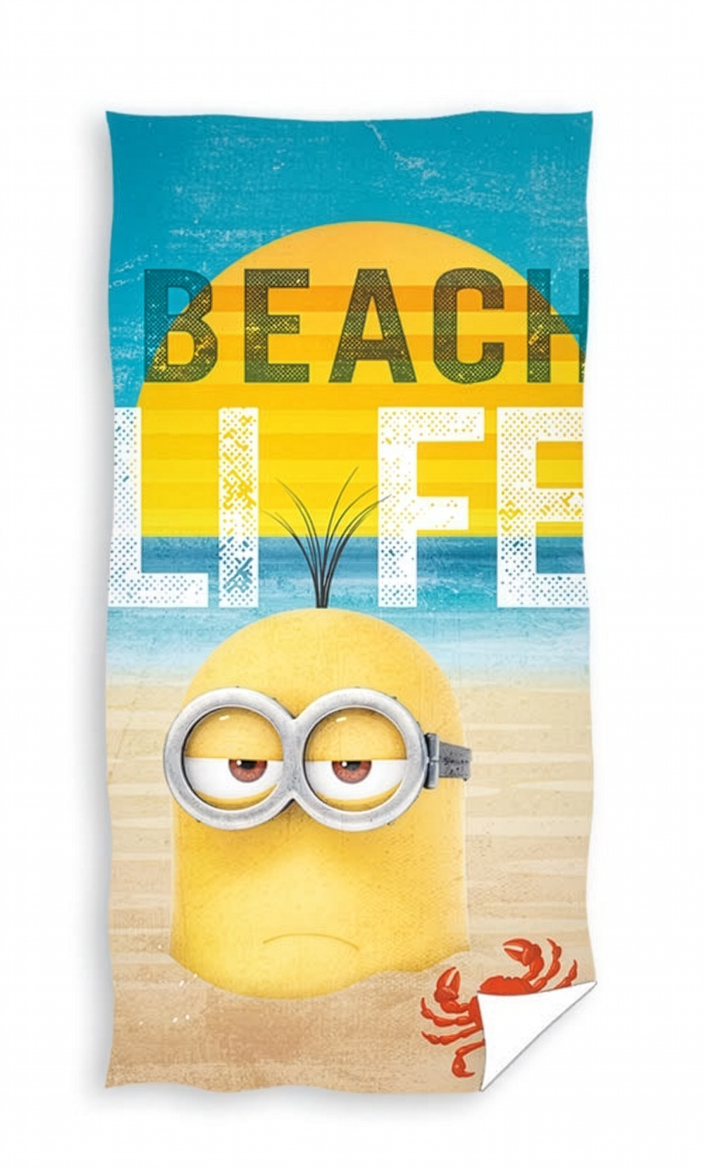 Strandhandtuch mit Minion, Sonnenuntergang, Meer und rotem Krebs. Oben großer „BEACH LIFE“ Schriftzug.