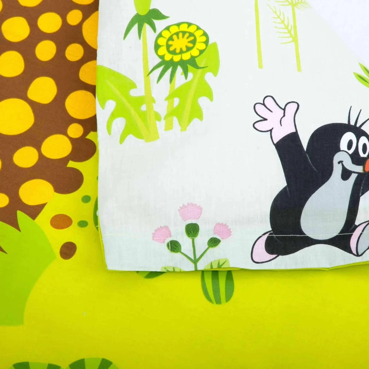 Nahaufnahme einer umgeschlagenen Ecke vom Babybettwäsche Set Der kleine Maulwurf 100 x 135 cm Baumwolle Renforcé