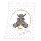 Produktansicht der Baby-Kuscheldecke freigestellt auf weißem Hintergrund; zeigt das weiche Design mit dem kleinen Nashorn, dem Sternenmuster und der Aufschrift „Little Star“ in der direkten Draufsicht.