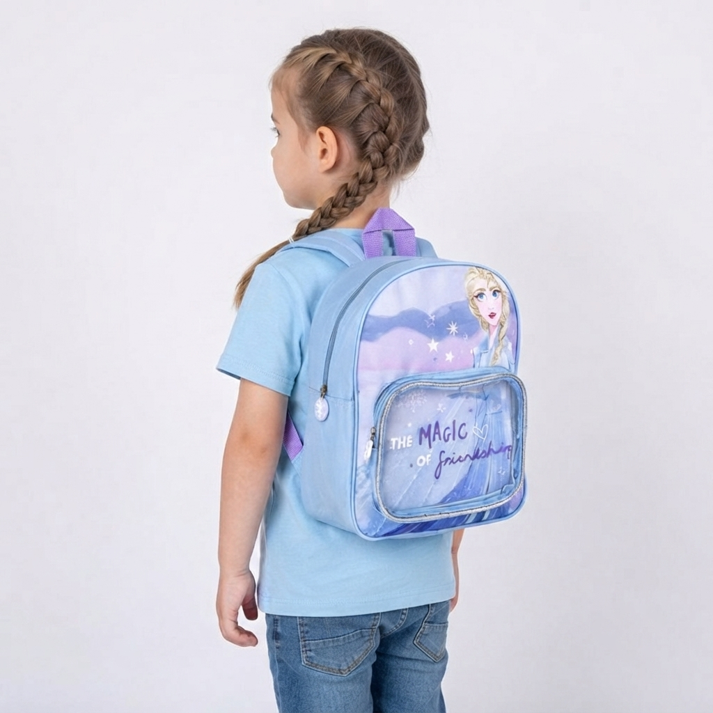Disney Eiskönigin Elsa Rucksack für Kinder Blau Vorschule Kindergarten auf dem Rücken eines Mädchens.