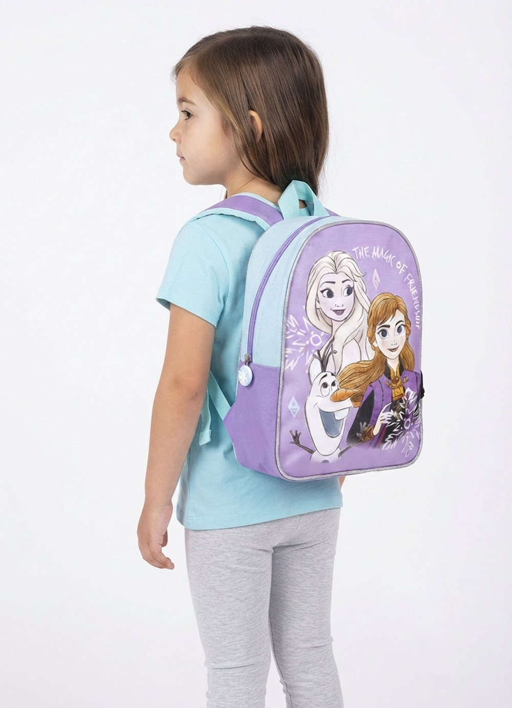 Disney Die Eiskönigin Friendship Rucksack für Kinder Elsa Anna Olaf auf dem Rücken eines Mädchens.