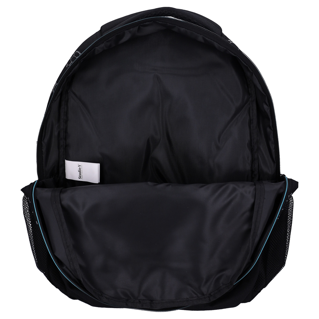 Blick in das geöffnete, geräumige Hauptfach des schwarzen Schulrucksacks mit weißem Innenetikett. Schulrucksack Rucksack Studio V Top Scorers Fußball Goal Schwarz 44 cm